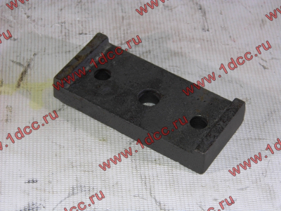 Пластина скобы крепления переднего стабилизатора H HOWO (ХОВО) WG880680027 фото 1 Краснодар